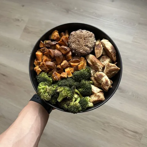 A real home-cooked bowl with chicken, broccoli and sweet potato